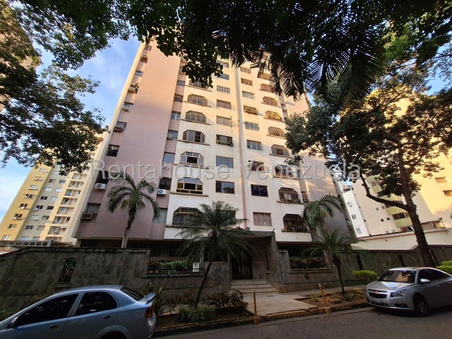Apartamento en Alquiler Ubicado en La Trigale