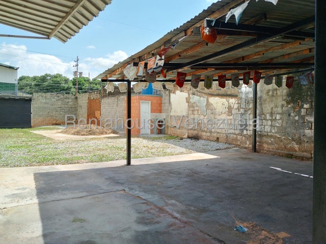 26-6661 Terreno en Venta con 2 Locales y 2 De
