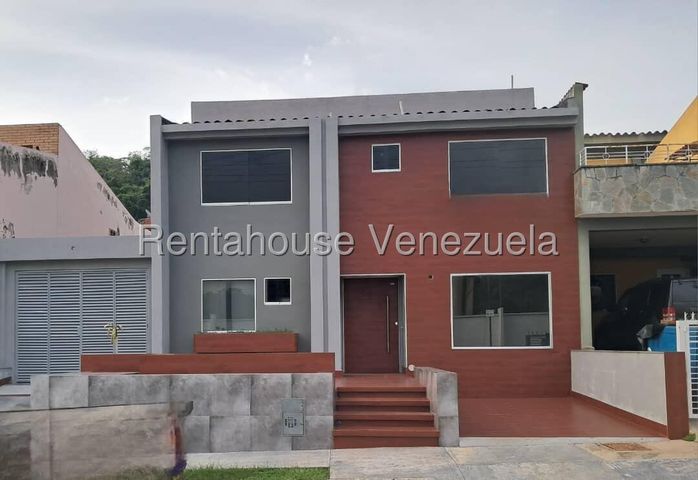 26-9650 Para la venta de una casa de 347 m2 h