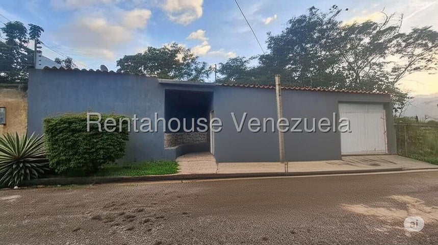 26-10753 En venta amplia quinta en Colinas de