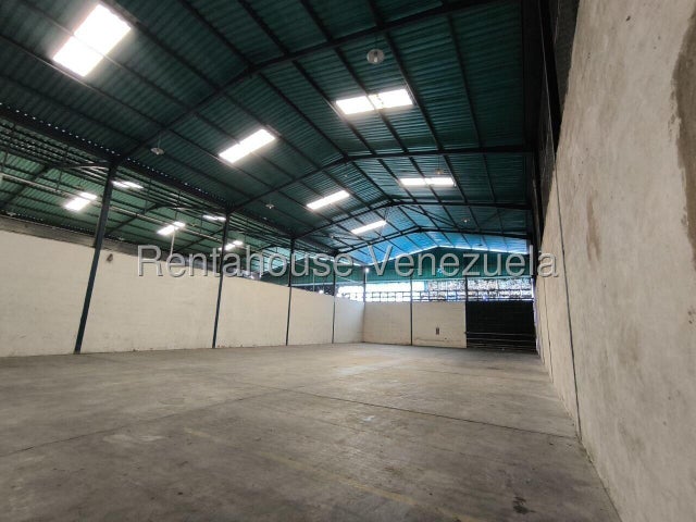 26-10724 Galpón en alquiler 550,80 m² en la