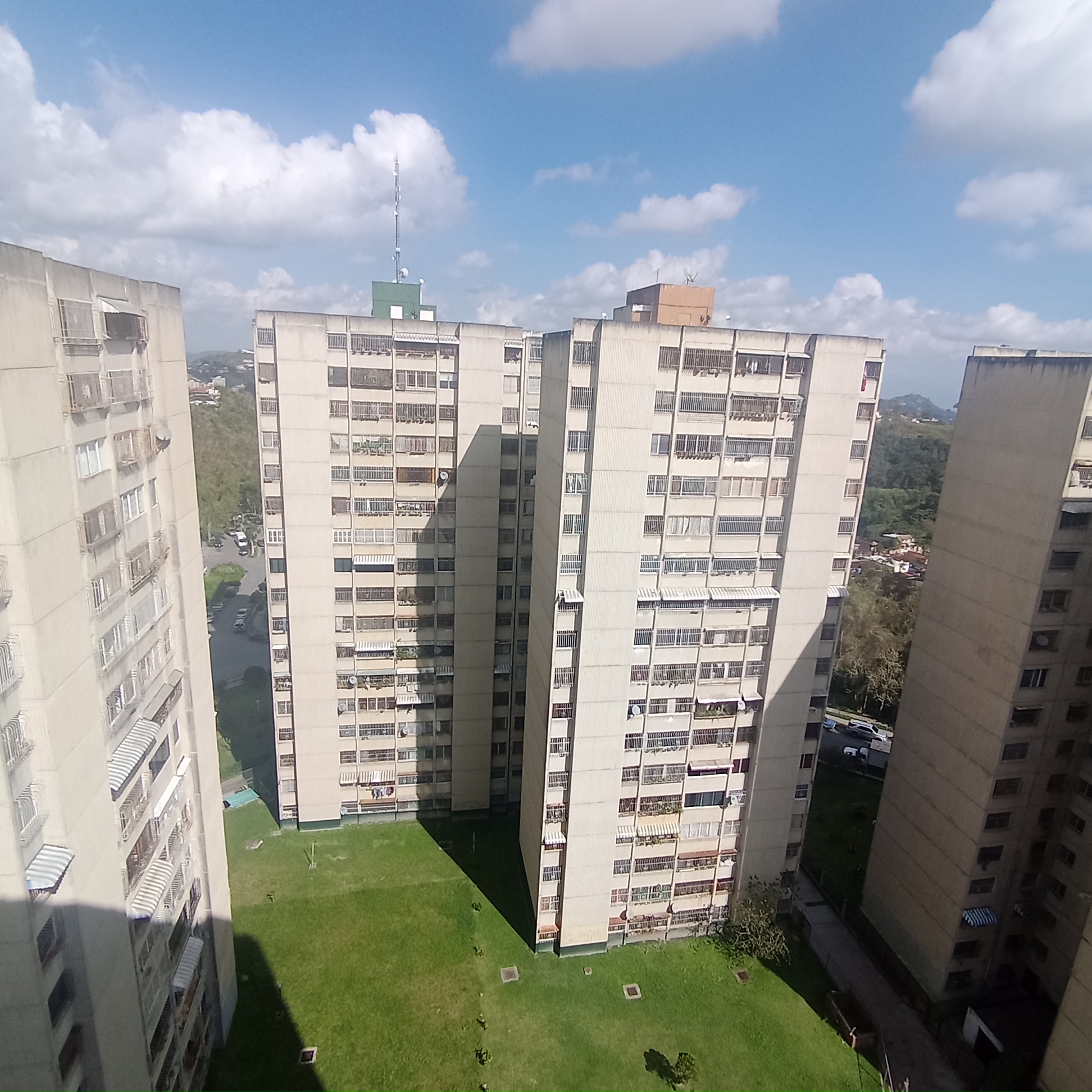 SE VENDE APARTAMENTO EN ROSALEDA 