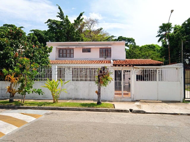 Casa en venta ubicada en las clavellinas cara