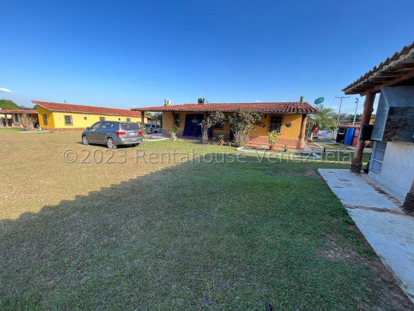 Terreno Residencial con Casa en venta en Saba