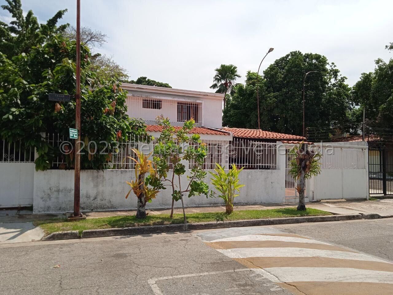 Casa en venta en las Clavelinas Trigal Norte 