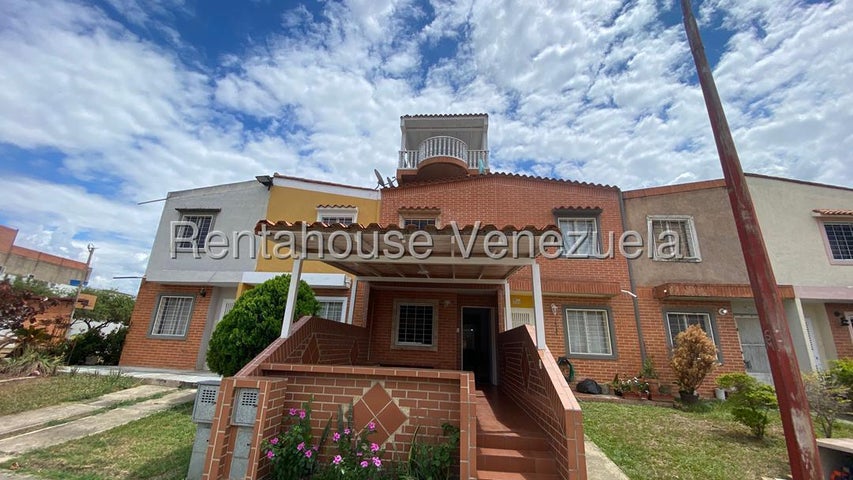 Townhouse  en venta ubicado en Flor Amarillo 