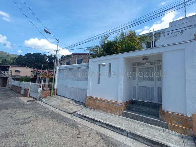 CASA EN VENTA URB. EL CASTAÑO MARACAY ESTADO
