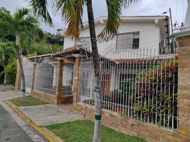 CASA EN VENTA URB. GUARACARIMA LA VICTORIA ES