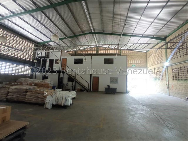 En Flor Amarillo Terreno con Galpon en venta 