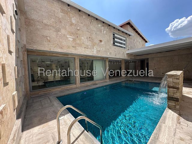 CASA EN VENTA URB. SAN JACINTO MARACAY ESTADO