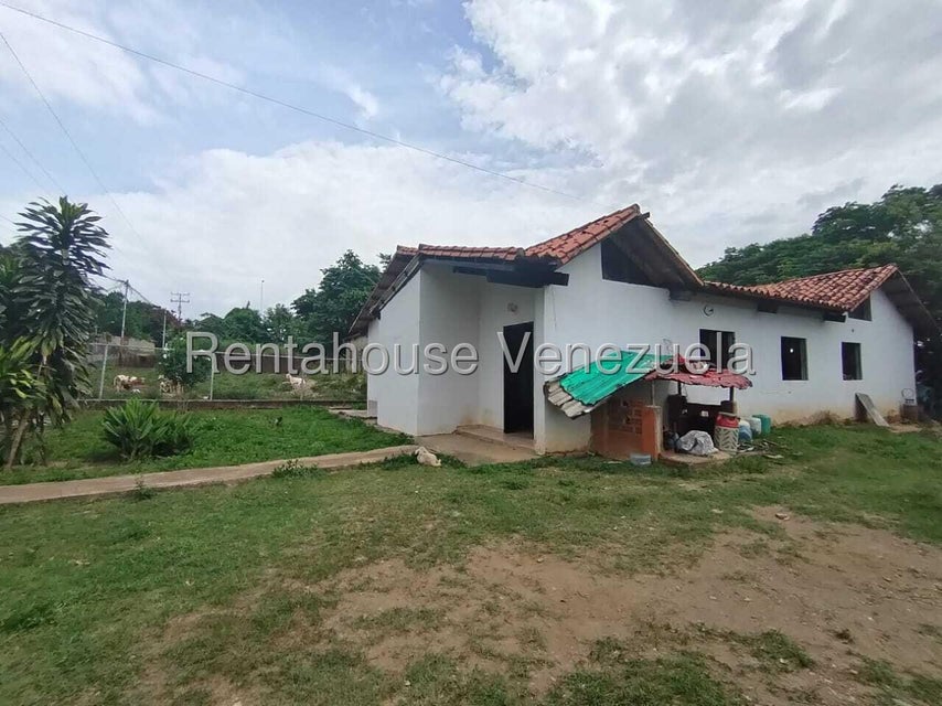 Terreno de 1.125 m2 con casa de 200 M2 en ven