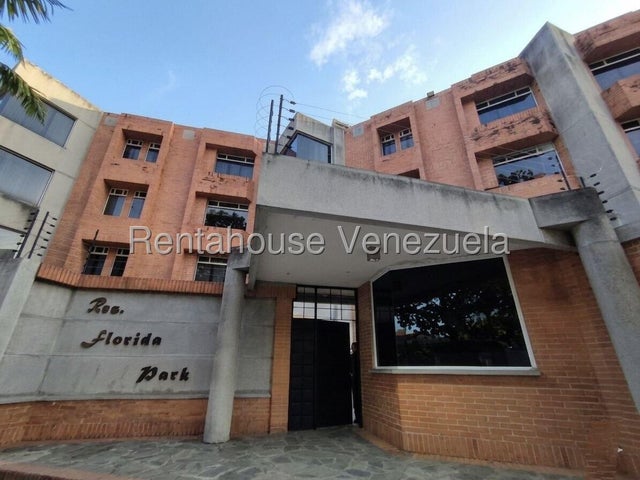  En Alquiler Apartamento con Planta Electrica