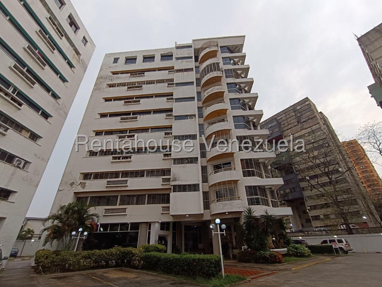 Penthouse en alquiler frente al centro comerc
