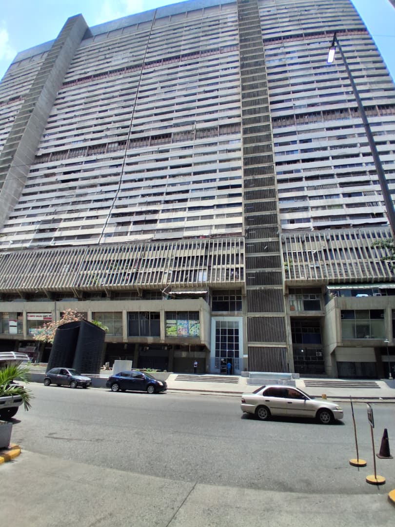 Alquilo apartamento ubicado en Parque Central