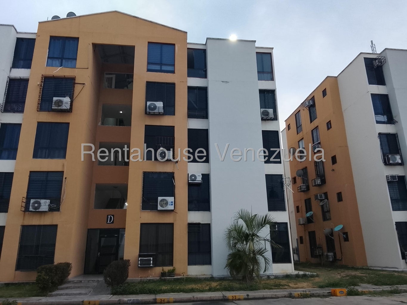 Acogedor apartamento equipado y semi amoblado