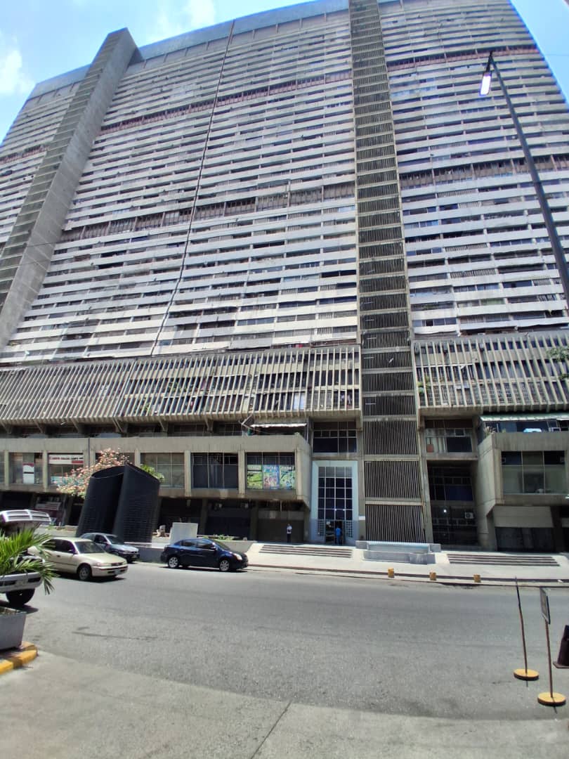 ALQUILO  APARTAMENTO EN PARQUE CENTRAL 