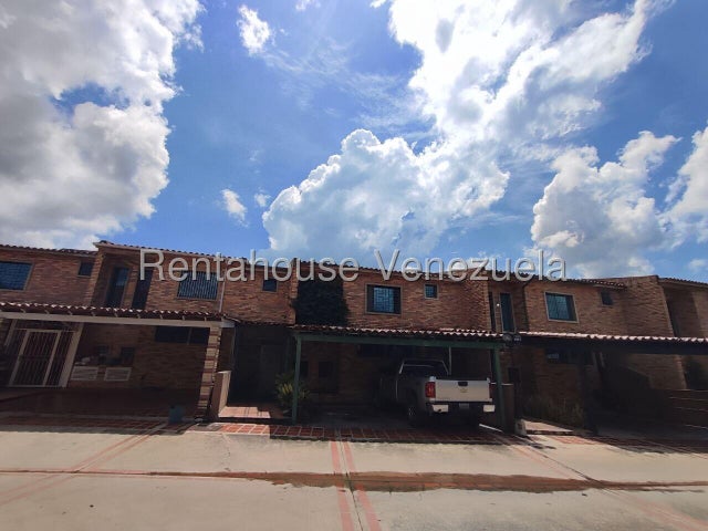 TOWNHOUSE EN VENTA EN URB MORICHAL LA VICTORI