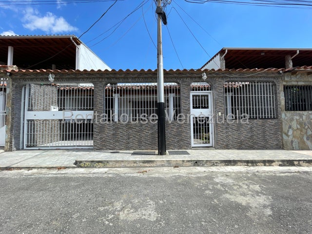 CASA EN VENTA URB. LA ORQUIDIA EN LA VICTORIA