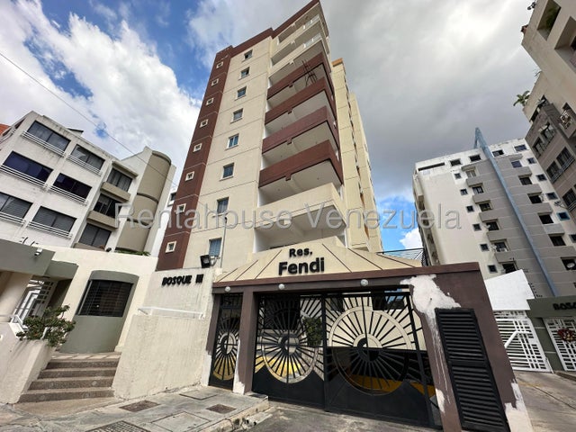 APARTAMENTO EN VENTA URB. EL BOSQUE MARACAY E
