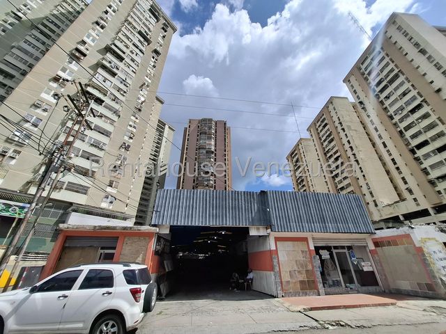 GALPON EN VENTA EN ZONA CENTRO DE MARACAY EST