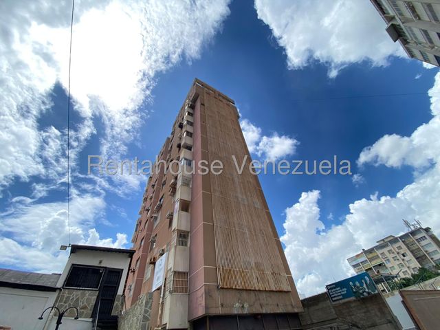 OFICINA EN VENTA EN LA URB. CALICANTO MARACAY