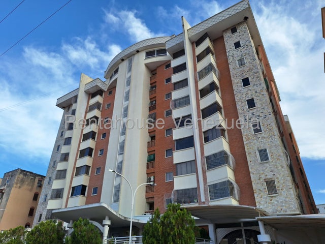 APARTAMENTO EN VENTA EN LA AV. FUERZA AEREA E