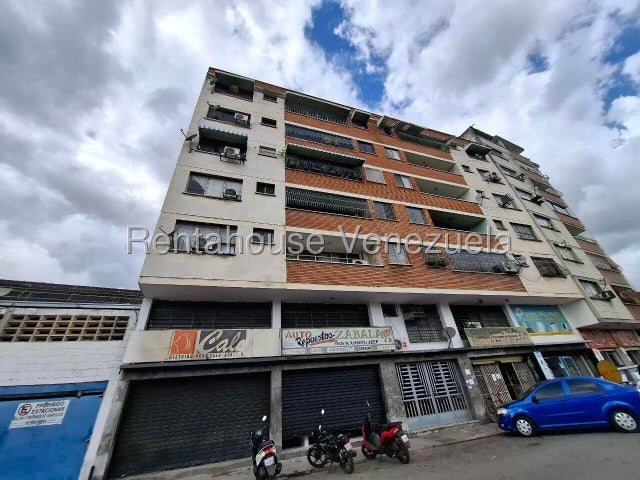 APARTAMENTO EN VENTA URB LA BARRACA MARACAY E
