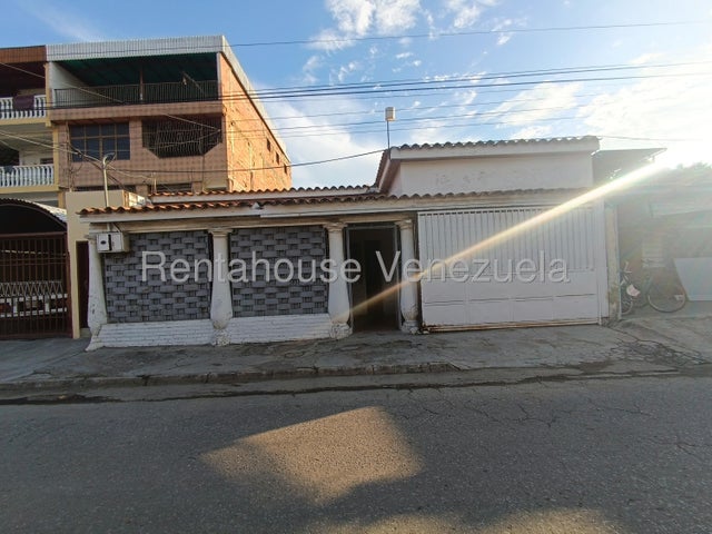 CASA EN VENTA EN LA COROMOTO MARACAY ESTADO A