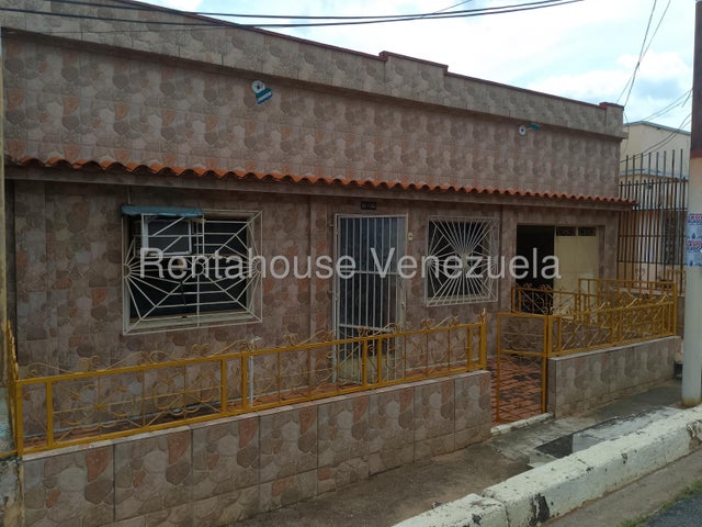 Amplia Casa en venta ubicada en Av Bolivar Su