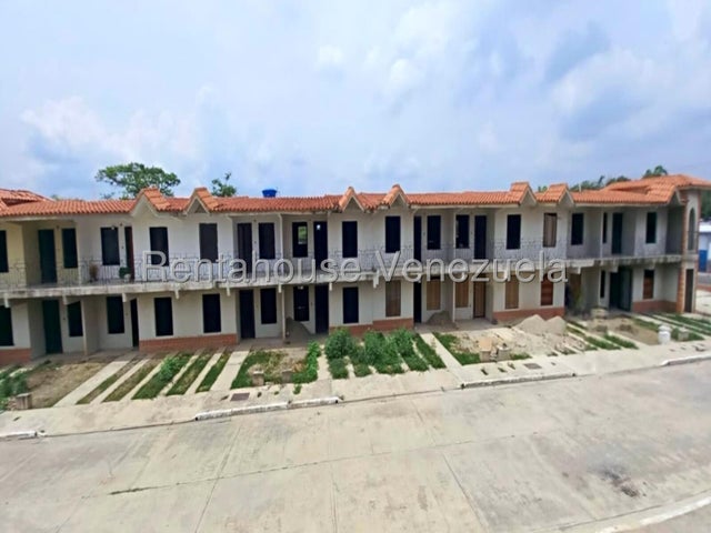 Townhouse en Obra Gris Flor Amarillo valencia