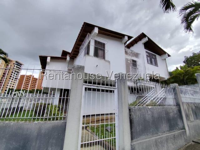 Casa de tres niveles en venta ubicada en el p