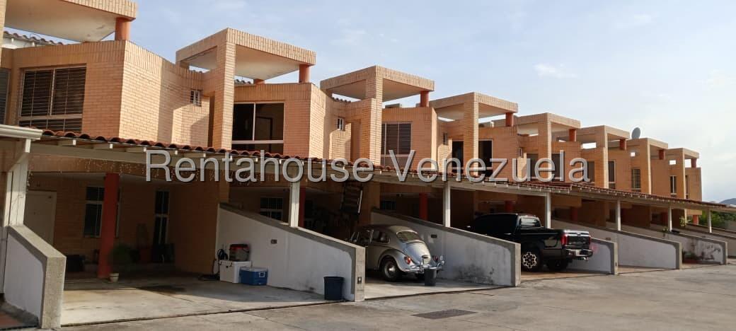 Townhouse en Alquiler con pozo de agua en el 