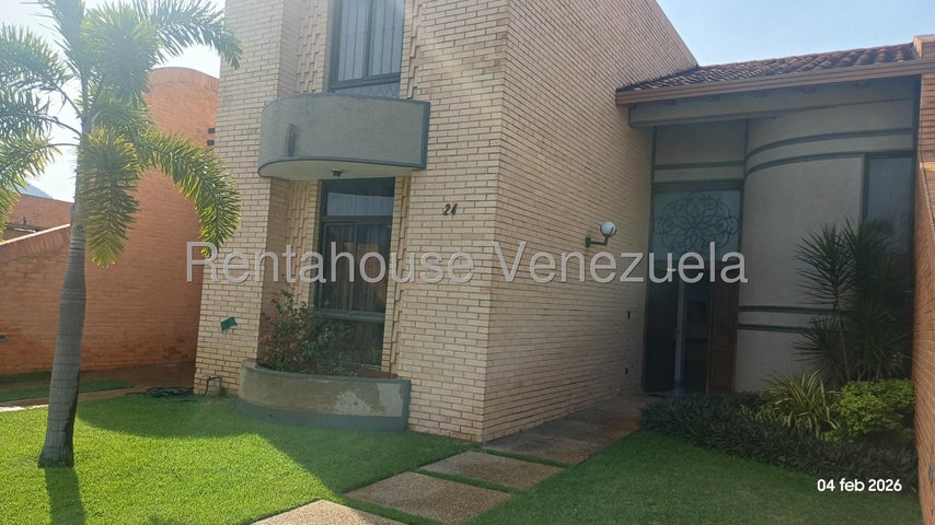 Townhouse con planta electrica y pozo de agua