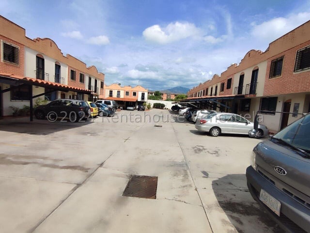 Venta de Townhouse. Villa Florencia #24-28629