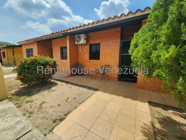 Casa 219m² en Conjunto Privado – Sabana de