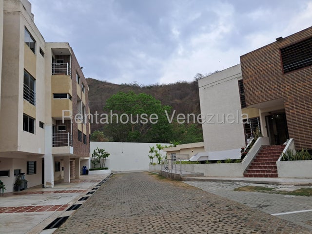 Townhouse con planta electrica ubicado en El 