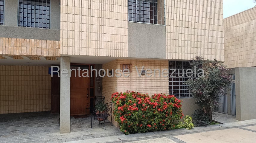 Townhouse con planta electrica ubicado en Las