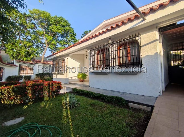 Casa de Esquina en Calle Cerrada – El Triga