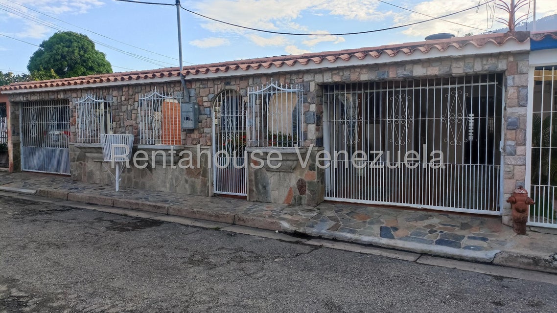 Casa en venta ubicada en la urbanización la 