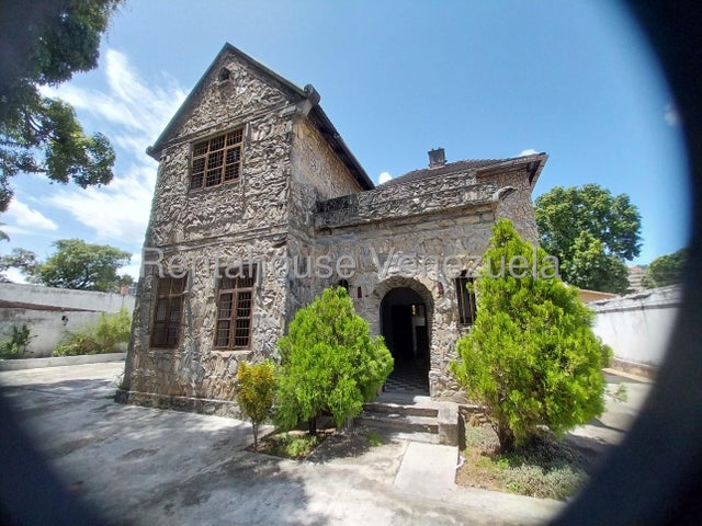 26-19843 Casa de Piedra Comercial en Venta en