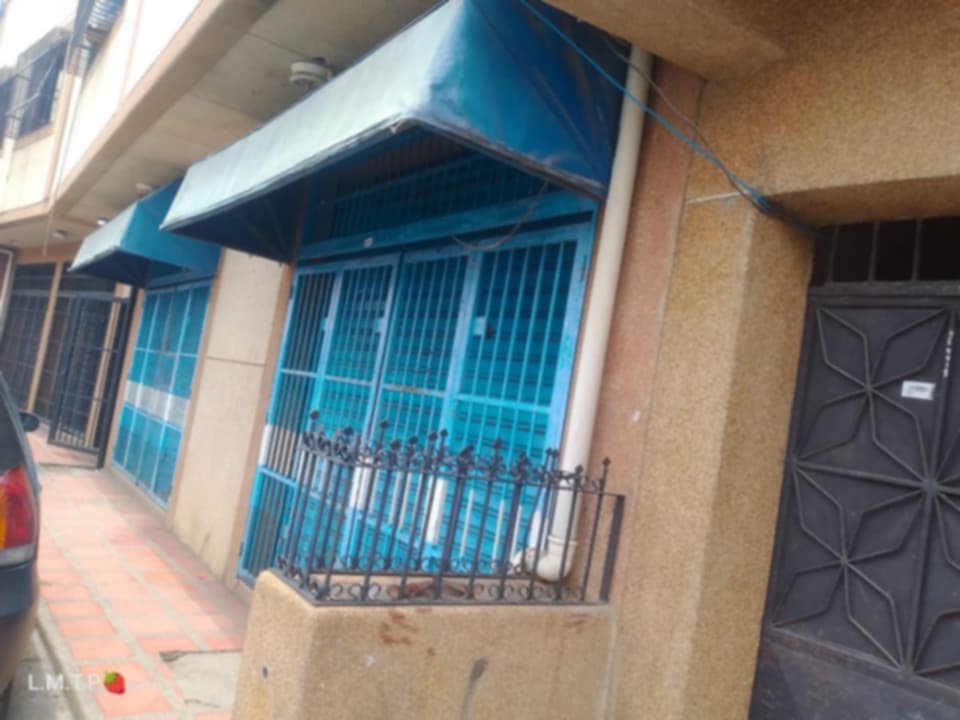 Venta de licorería con todo, en un local pro