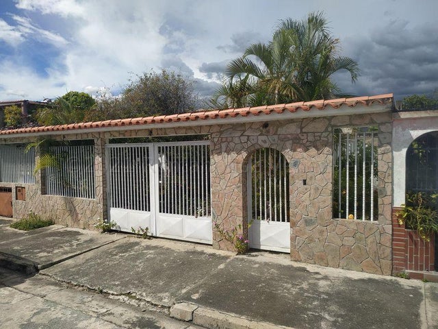 YL Venta de casa en San Joaquin. Urb. Villas 