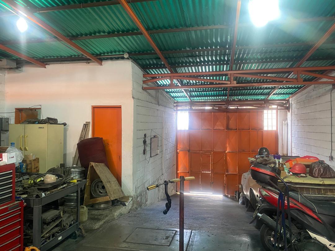 En Alquiler Local Comercial | 298 mt² | Pie 