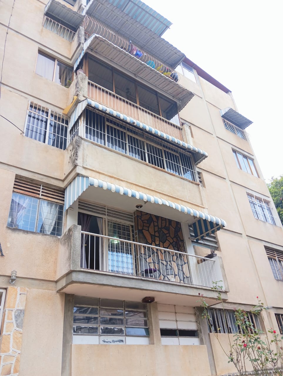 En venta apartamento para remodelar en Baruta