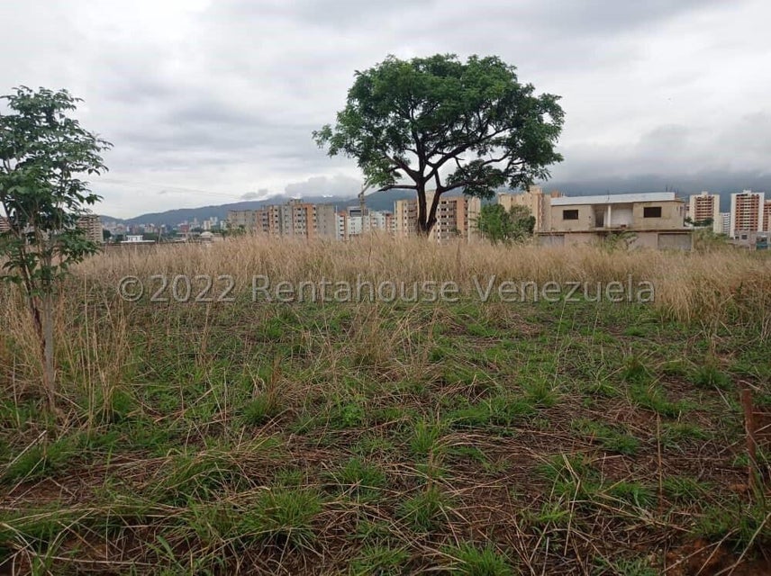 Terreno en venta en Jardín Mañongo Naguanag