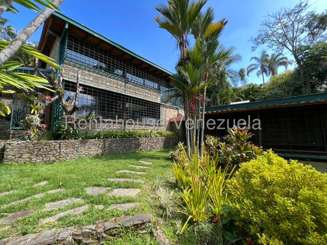 26-15270 Casa de excepcional belleza, distrib
