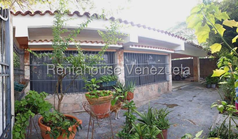 Venta de casa Urb. La Castellana  #26-8327