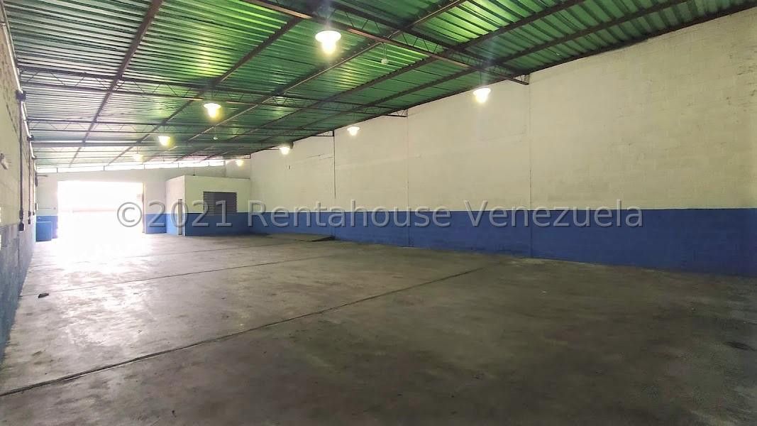 Galpón en alquiler posee 260m² posee pequeña oficina, deal para resguardo de mercancía seca, Parque Industrial Castillito en San Diego 