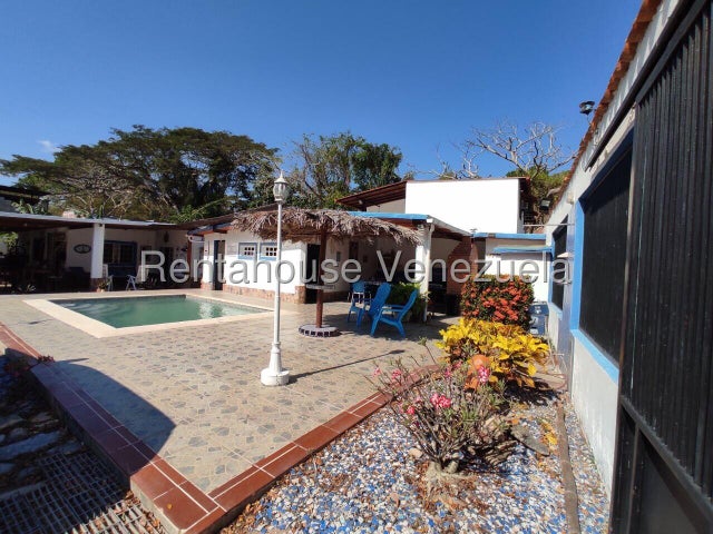 Casa en Venta Con Piscina en Asocata  26-1314