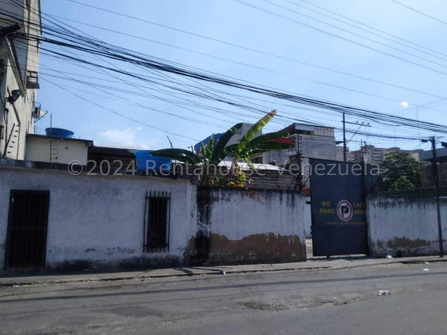 Terreno en Venta en Centro de Maracay 25-1392